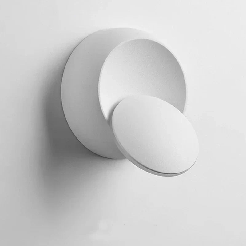 Lámpara de pared con diseño minimalista de orbe
