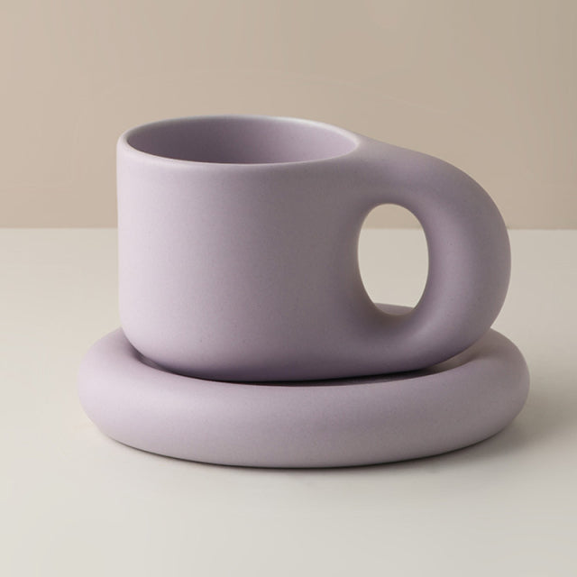 Taza hecha a mano con asa de cerámica nórdica